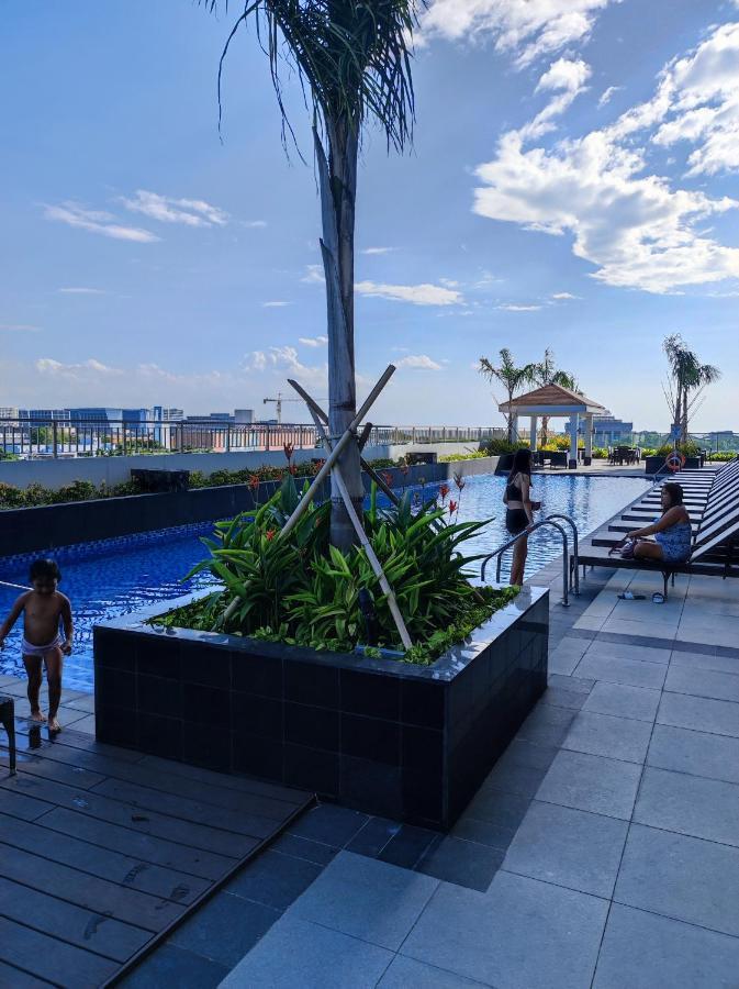 Schoenes Apartment Mit Pool-Nutzung Manila Bagian luar foto
